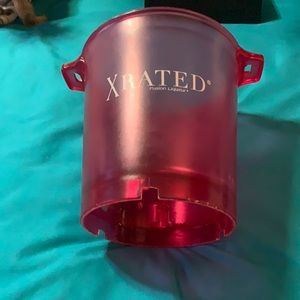 bucket for beers or to put your tips